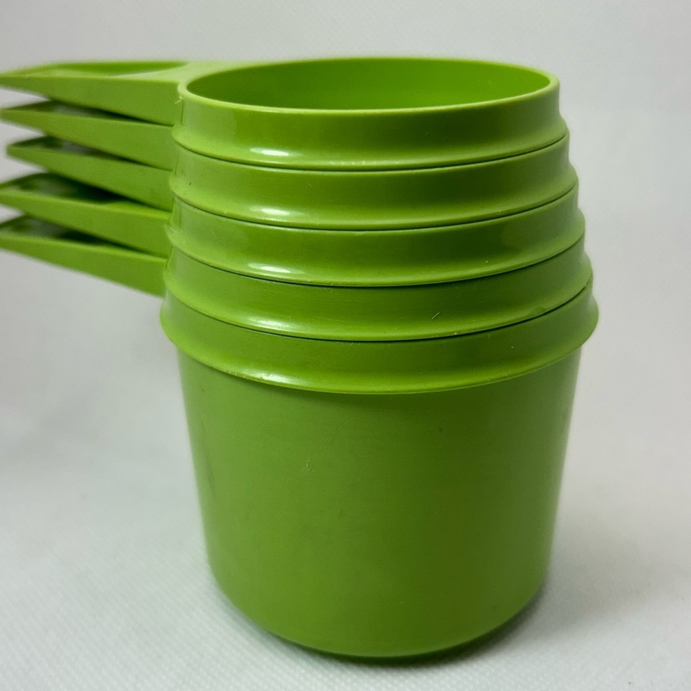Vintage Tupperware measuring cups plastic avocado green 1970’s lot of five